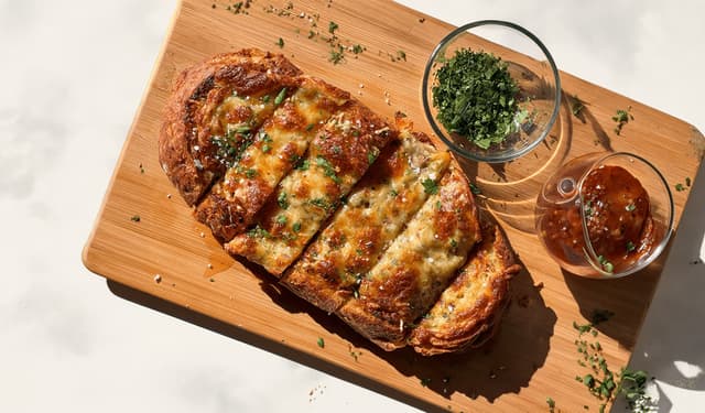 Cheesy Roasted Garlic Bread with Hot Honey Dipping Sauce by @nourishwithtan Gallery Banner